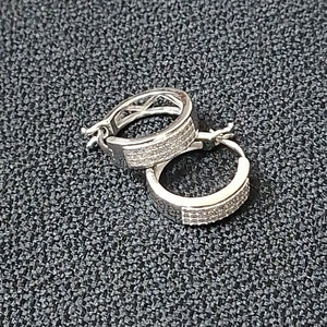 ARRACADAS PAR ORO BLANCO 10 K 3.6 GRMS (SEMINUEVO)