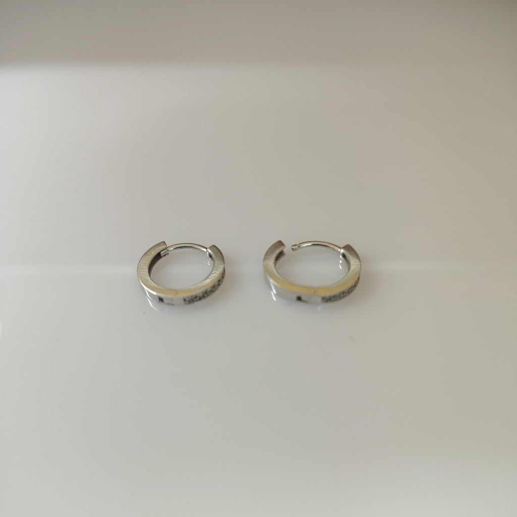 ARRACADAS PAR ORO BLANCO 14 K 1.6 GRMS (SEMINUEVO)