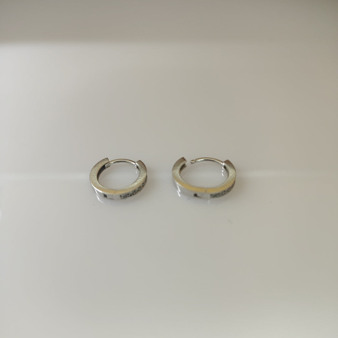 ARRACADAS PAR ORO BLANCO 14 K 1.6 GRMS (SEMINUEVO)