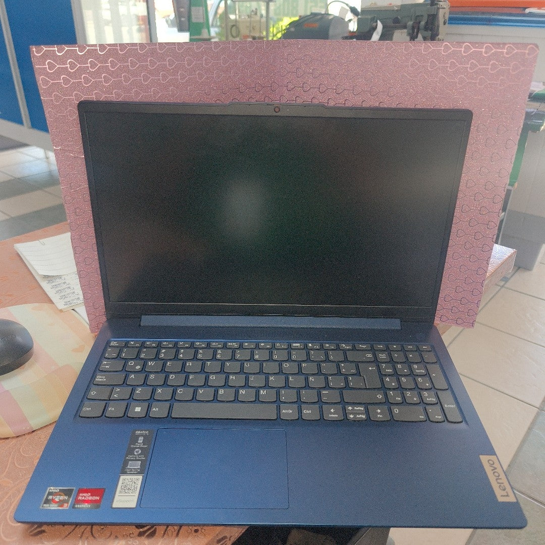 LAPTOP LENOVO IDEAPAD SLIM 3 15AMN8 (2025) 512 GB SSD 8 GB RAM (SEMINUEVO)