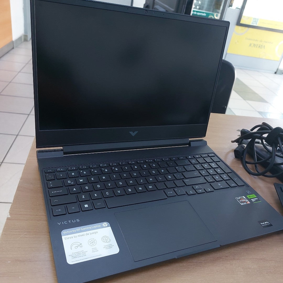 LAPTOP HP VICTUS 15-FB0123LA (2023) 512 GB SSD 16 GB RAM (SEMINUEVO)