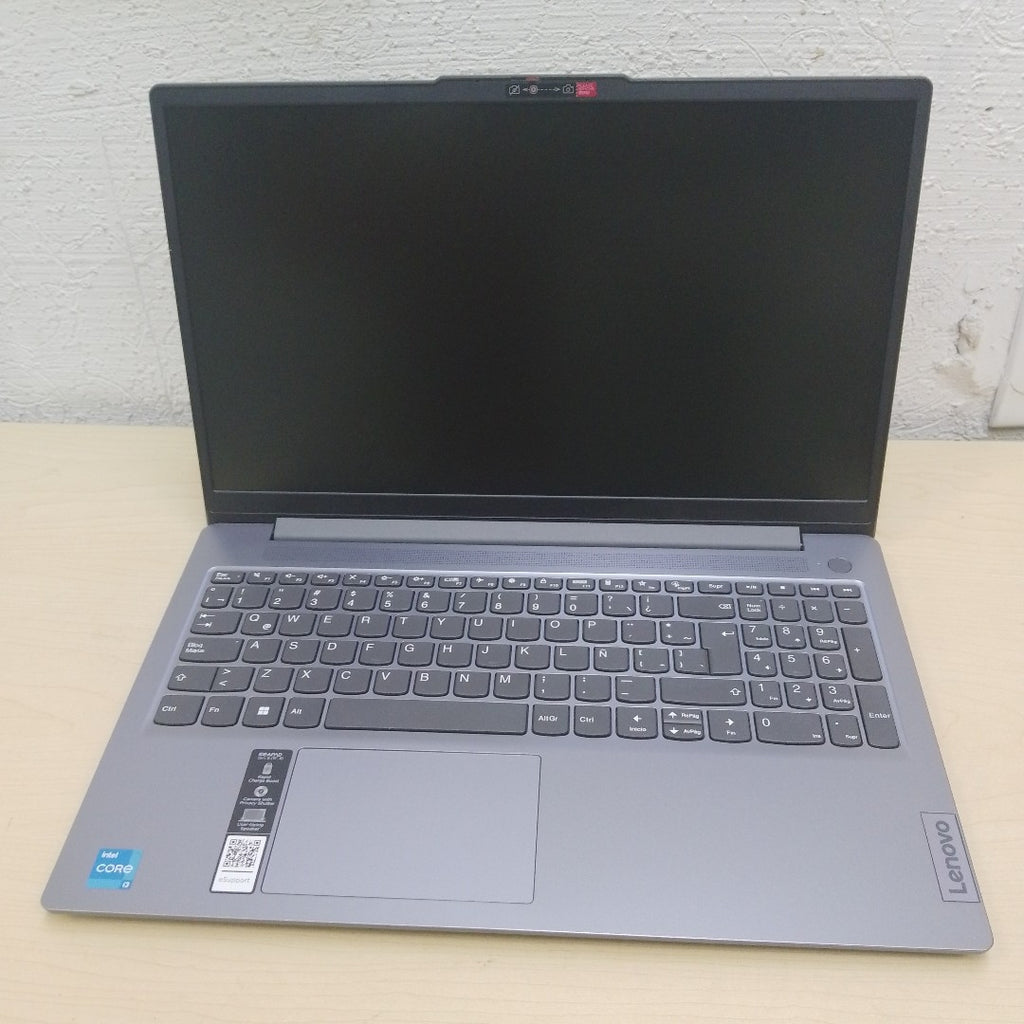 LAPTOP LENOVO IDEAPAD SLIM 3 15IRU8 (2025) 512 GB SSD 8 GB RAM (SEMINUEVO)