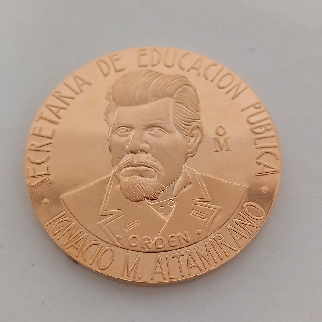 MEDALLA CONMEMORATIVA ORO 21 K 42 GRMS (SEMINUEVO)