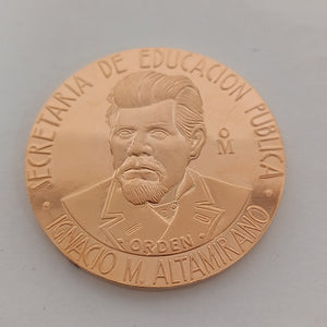 MEDALLA CONMEMORATIVA ORO 21 K 42 GRMS (SEMINUEVO)