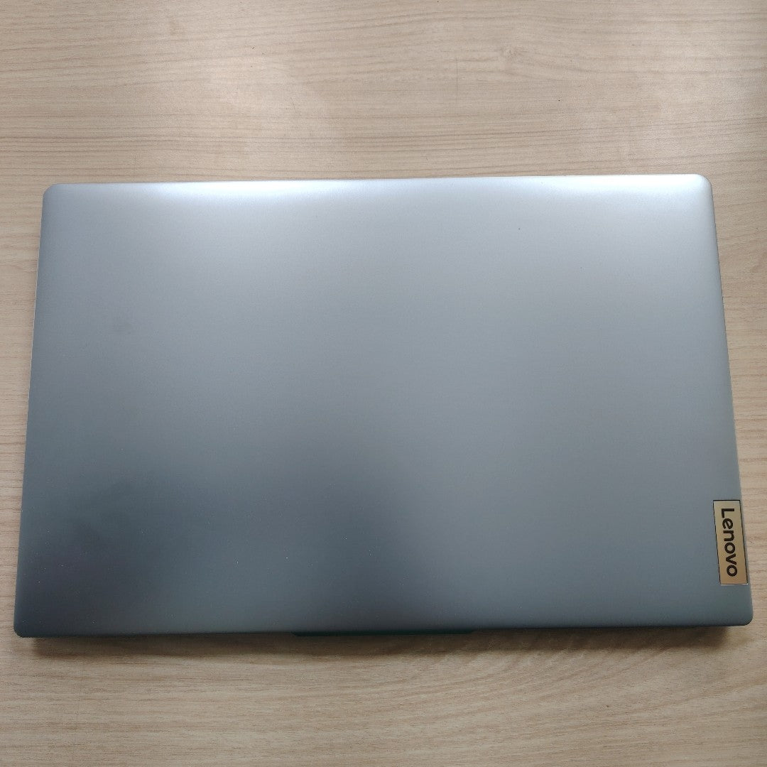 LAPTOP LENOVO IDEAPAD SLIM 3 15IRU8 (2025) 512 GB SSD 8 GB RAM (SEMINUEVO)