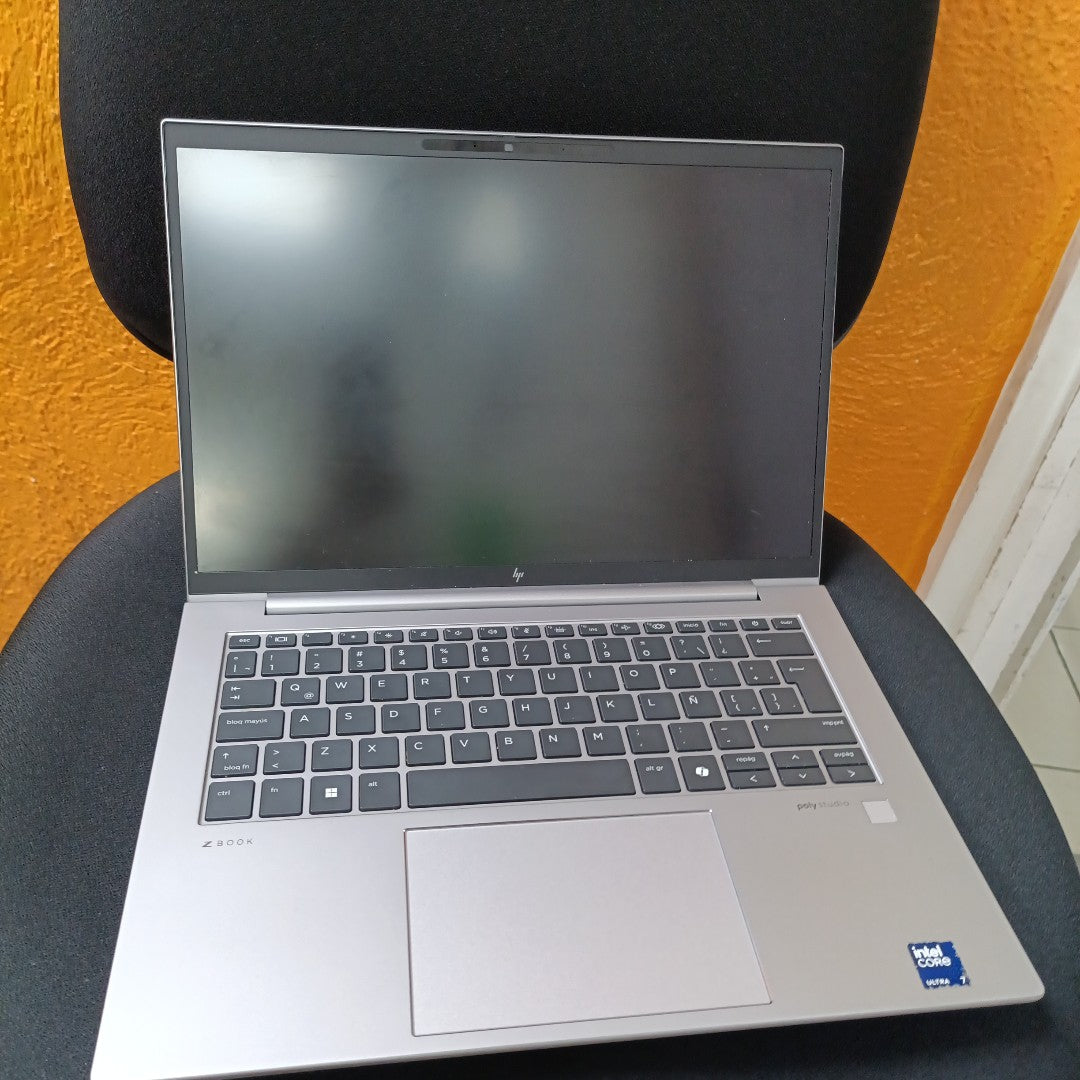 LAPTOP HP ZBOOK FIREFLY 14 G11 (2024) 512 GB SSD 16 GB RAM (SEMINUEVO)