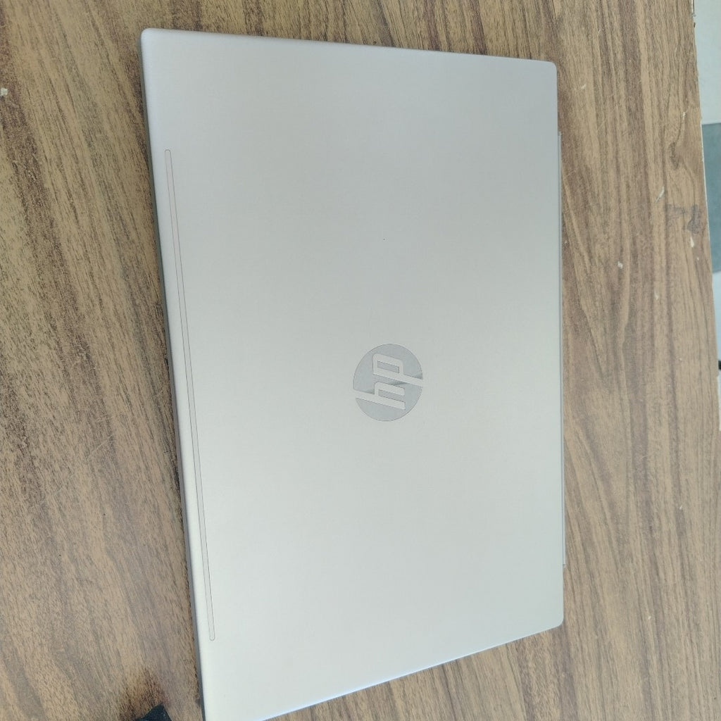 LAPTOP HP PAVILION 15-CW1012LA (2023) 1 TB + 128 GB SSD 12 GB RAM (SEMINUEVO)