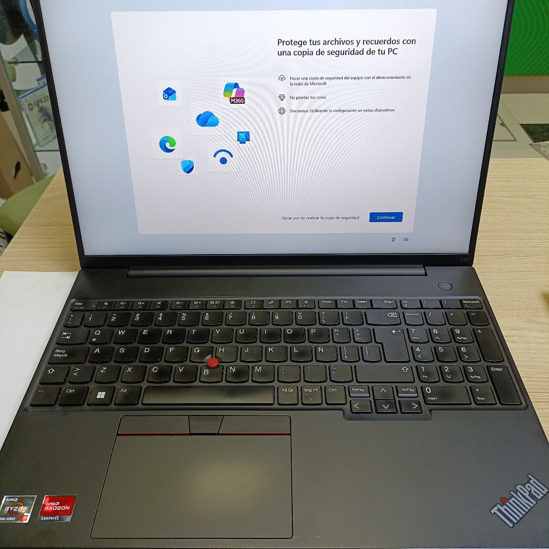 LAPTOP LENOVO THINKPAD E16 GEN 1 (2024) 1 TB SSD 40 GB RAM (SEMINUEVO)