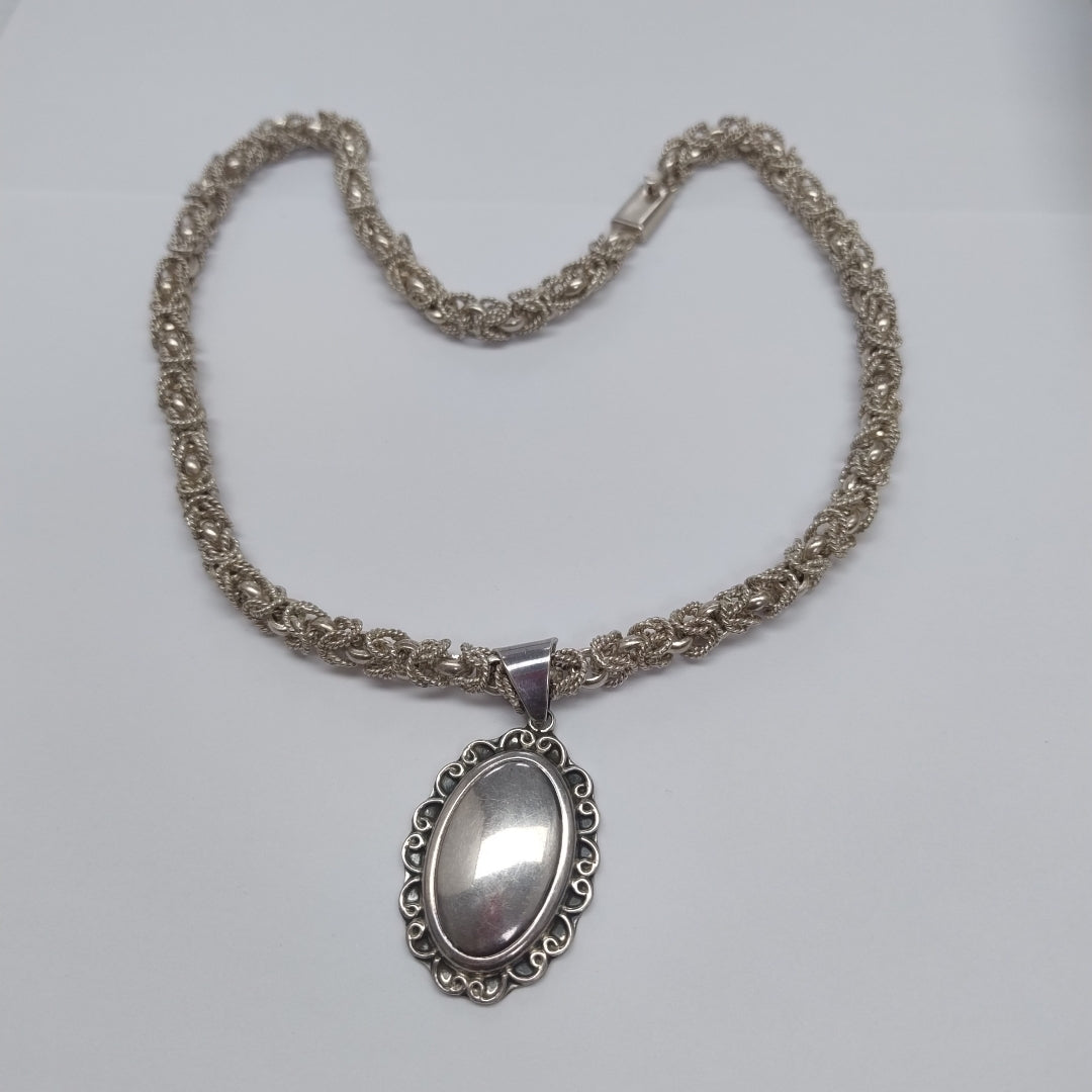 BROQUELES PAR,GARGANTILLA PLATA 125,50 GRMS (SEMINUEVO)