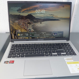 LAPTOP ASUS VIVOBOOK 15 D1502YA-NJ584W (2025) 512 GB SSD 16 GB RAM (SEMINUEVO)