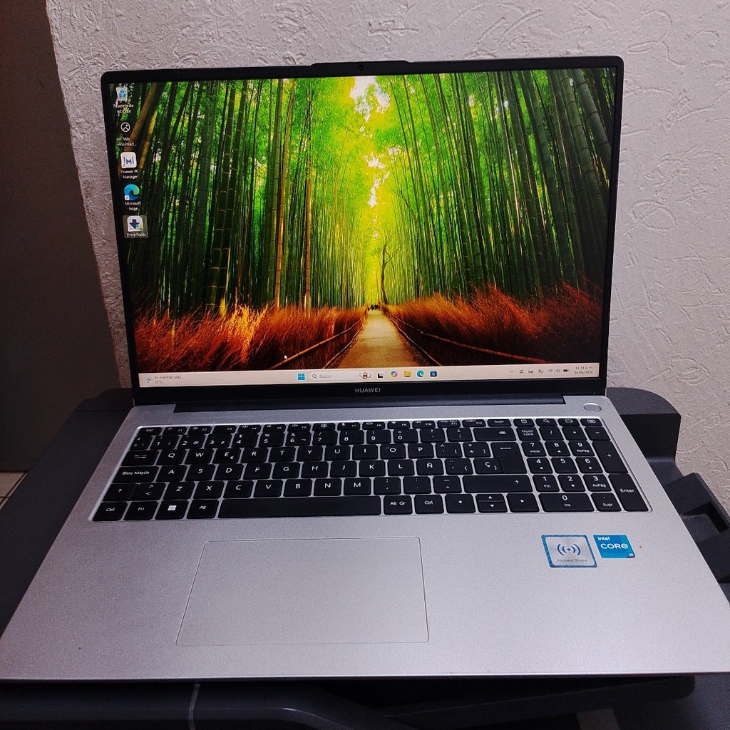 LAPTOP HUAWEI MATEBOOK D16 MCLF-X (2024) 1 TB SSD 16 GB RAM (SEMINUEVO)