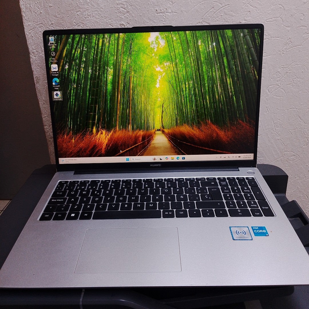LAPTOP HUAWEI MATEBOOK D16 MCLF-X (2024) 1 TB SSD 16 GB RAM (SEMINUEVO)