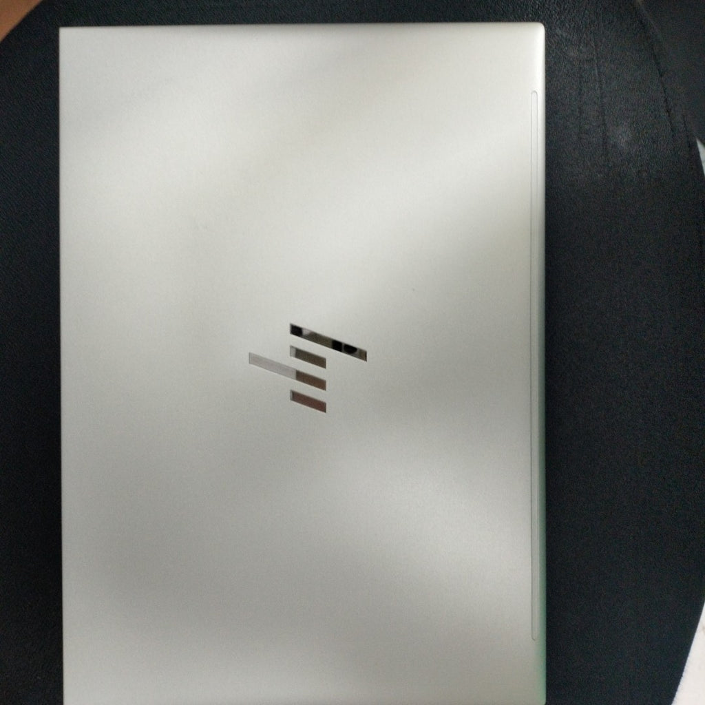LAPTOP HP ELITEBOOK 840 G10 (2024) 256 GB SSD 16 GB RAM (SEMINUEVO)