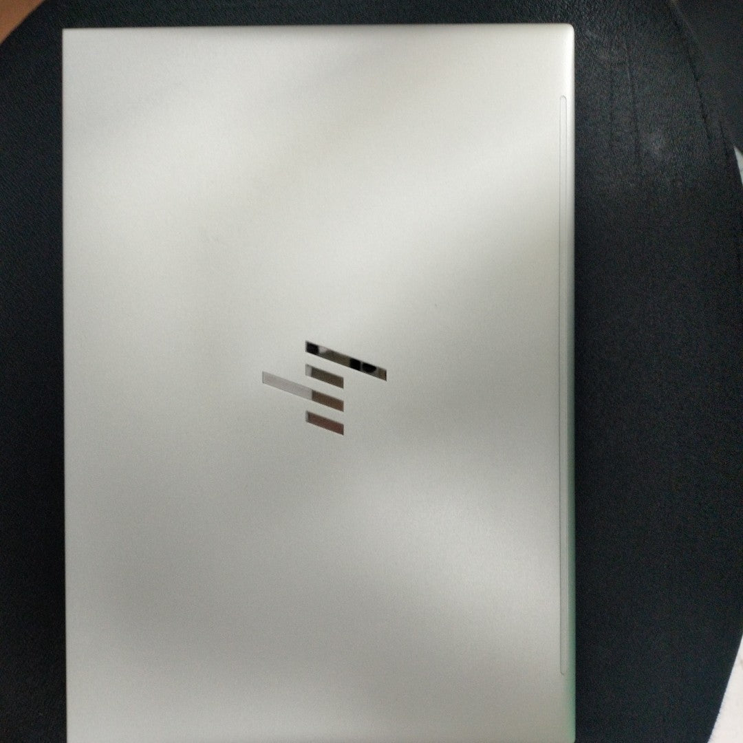 LAPTOP HP ELITEBOOK 840 G10 (2024) 256 GB SSD 16 GB RAM (SEMINUEVO)