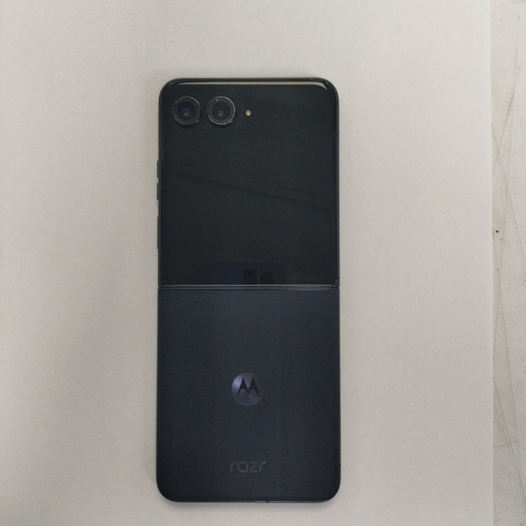CELULAR MOTOROLA RAZR 50 ULTRA XT2451-3 (2024) 512 GB 12 GB RAM (SEMINUEVO)