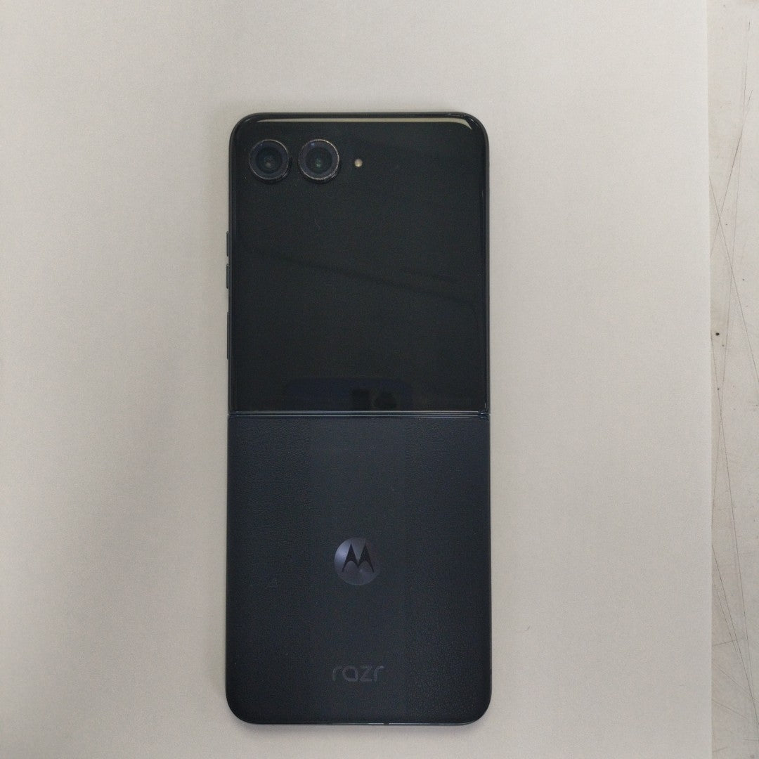CELULAR MOTOROLA RAZR 50 ULTRA XT2451-3 (2024) 512 GB 12 GB RAM (SEMINUEVO)