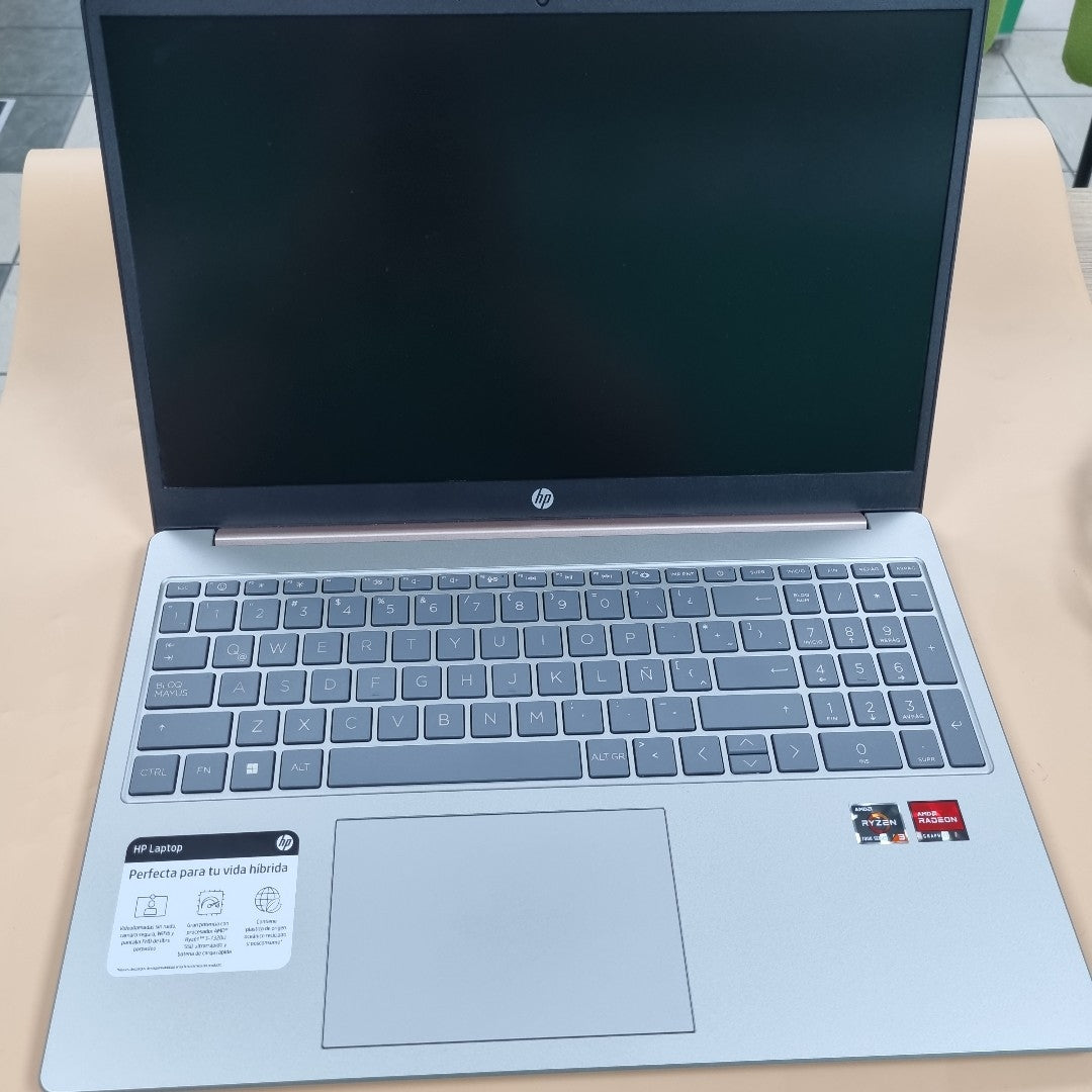 LAPTOP HP 15-FC0068LA (2024) 512 GB SSD 8 GB RAM (SEMINUEVO)