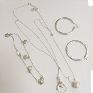 ARRACADAS PAR, GARGANTILLA, PULSERA PLATA 12 GRMS (SEMINUEVO)