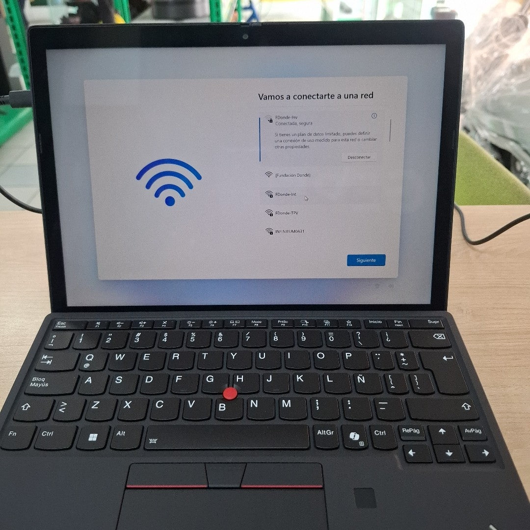 TABLETA LENOVO THINKPAD X12 DETACHABLE GEN 2 (2025) 256 GB SSD 32 GB RAM (SEMINUEVO)