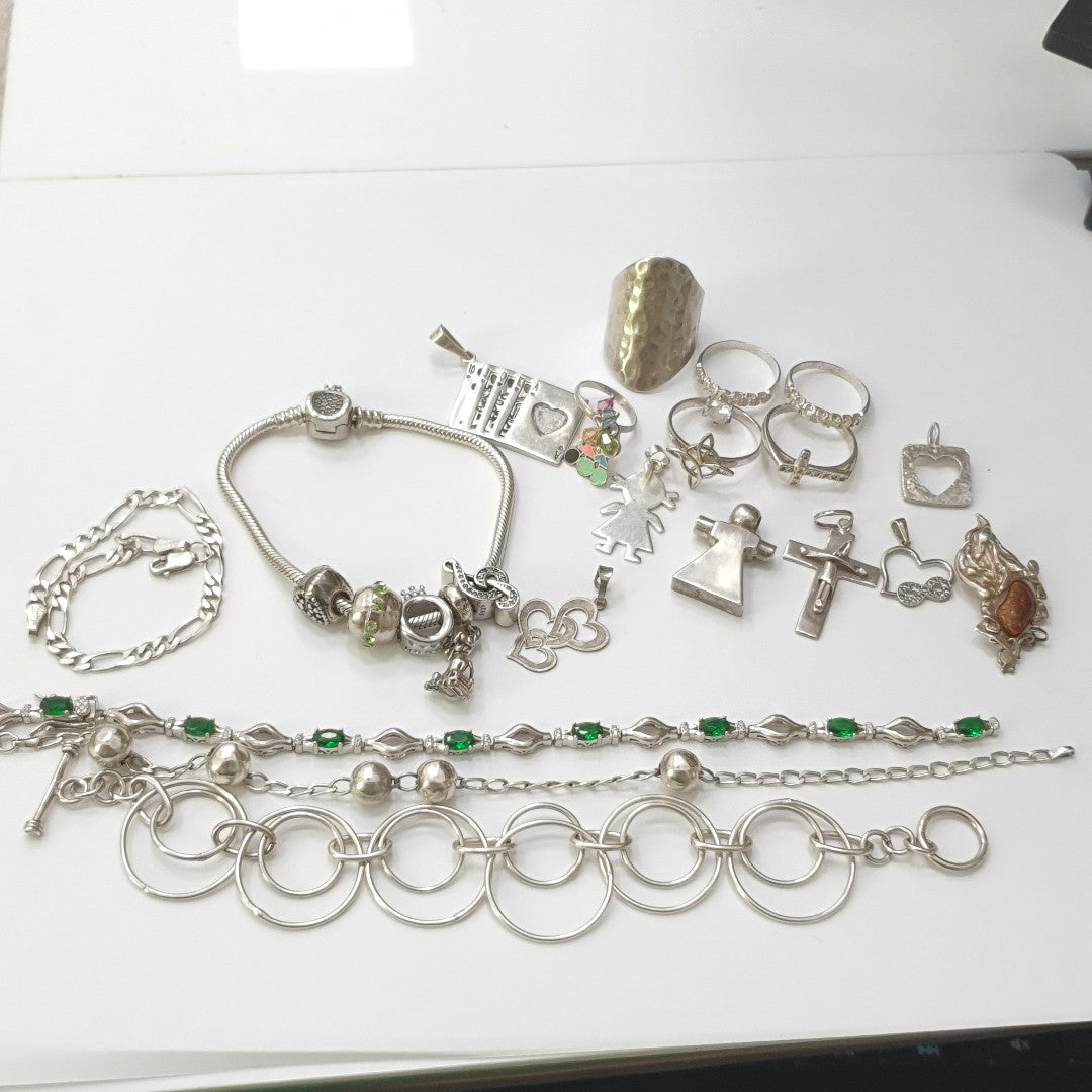 ANILLITO, ANILLO, ARETES PAR, CADENA, CRUCIFIJO, CRUZ, DIJE, PULSERA PLATA 186.1 GRMS (SEMINUEVO)