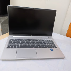 LAPTOP HP ELITEBOOK 650 G10 (2024) 512 GB SSD 16 GB RAM (SEMINUEVO)