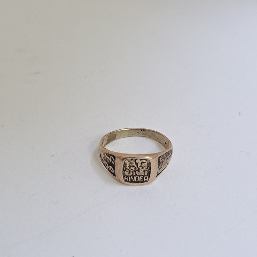 ANILLO DE GRADUACIÓN ORO 8 K 2.7 GRMS (SEMINUEVO)