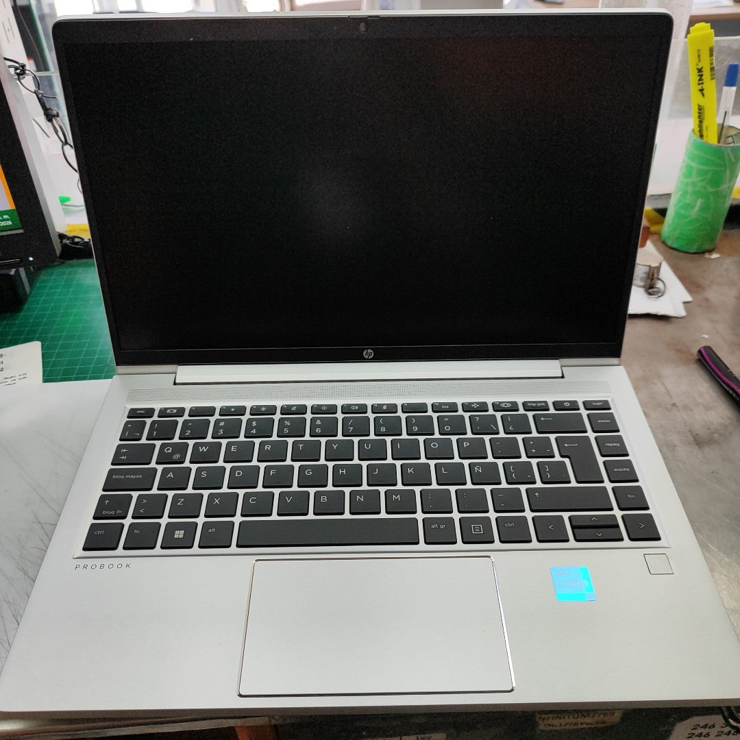 LAPTOP HP PROBOOK 440 G10 (2024) 512 GB SSD 16 GB RAM (SEMINUEVO)