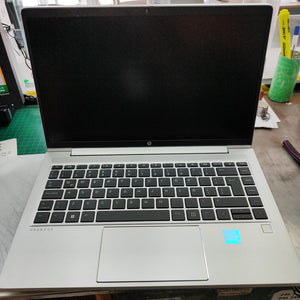 LAPTOP HP PROBOOK 440 G10 (2024) 512 GB SSD 16 GB RAM (SEMINUEVO)