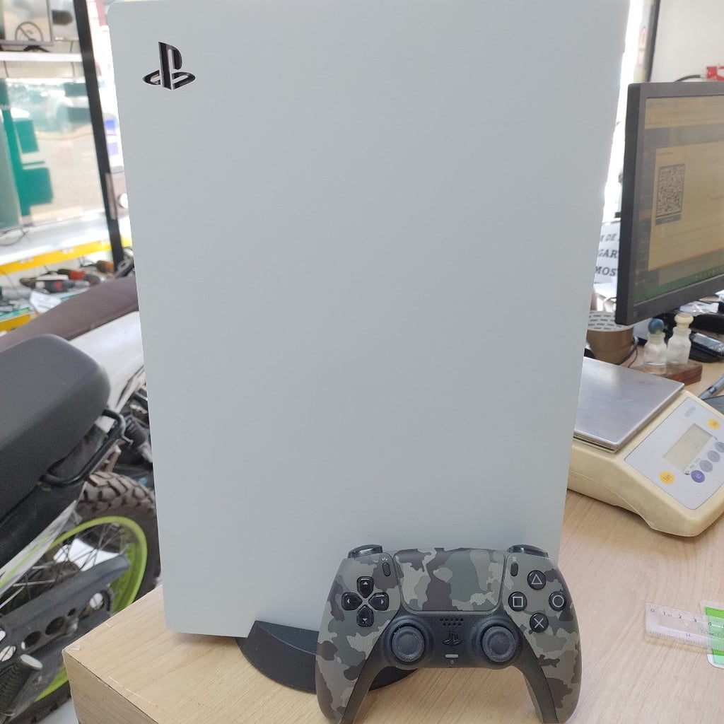 CONSOLA DE VIDEOJUEGO SONY PS5 825 SSD (SEMINUEVO)