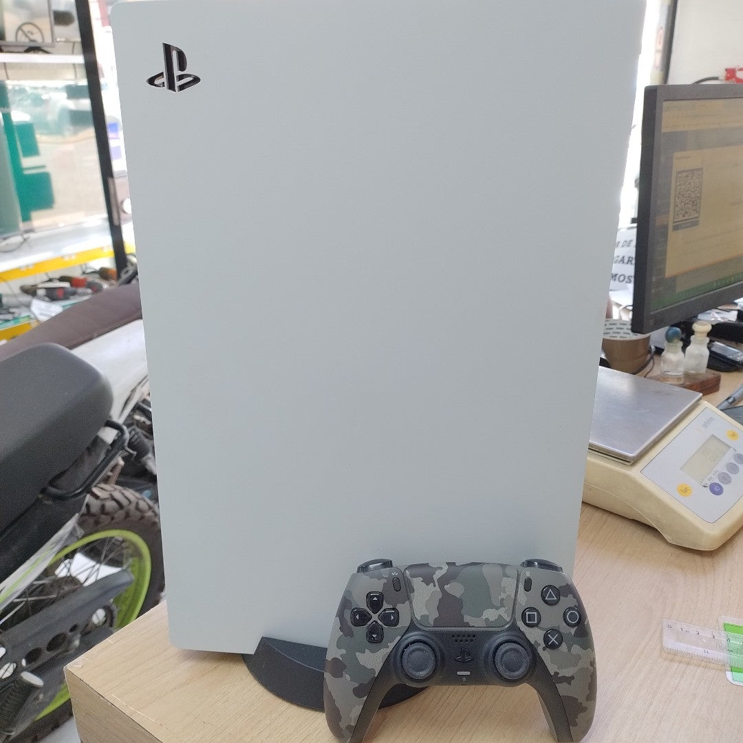 CONSOLA DE VIDEOJUEGO SONY PS5 825 SSD (SEMINUEVO)