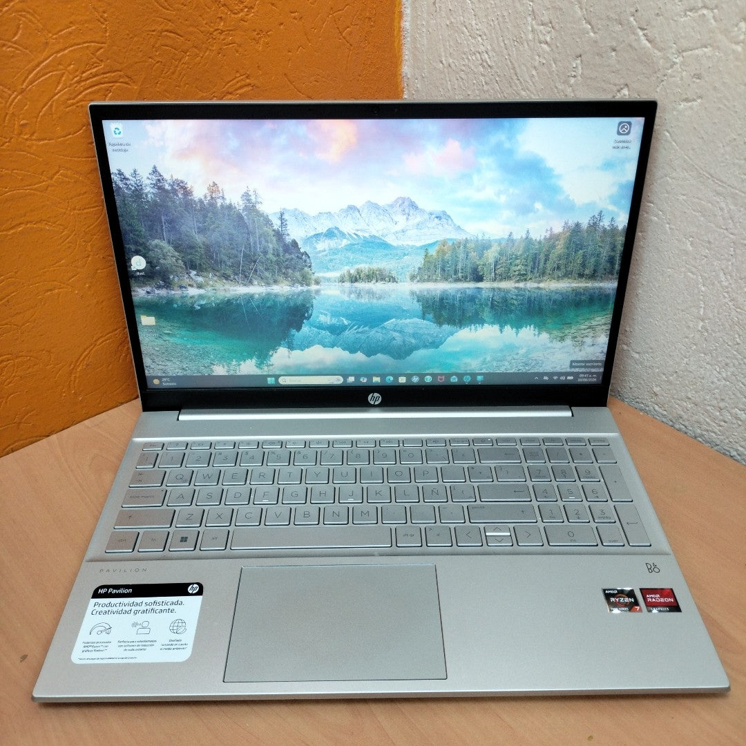 LAPTOP HP PAVILION 15-EH3000LA (2023) 512 GB SSD 16 GB RAM (SEMINUEVO)