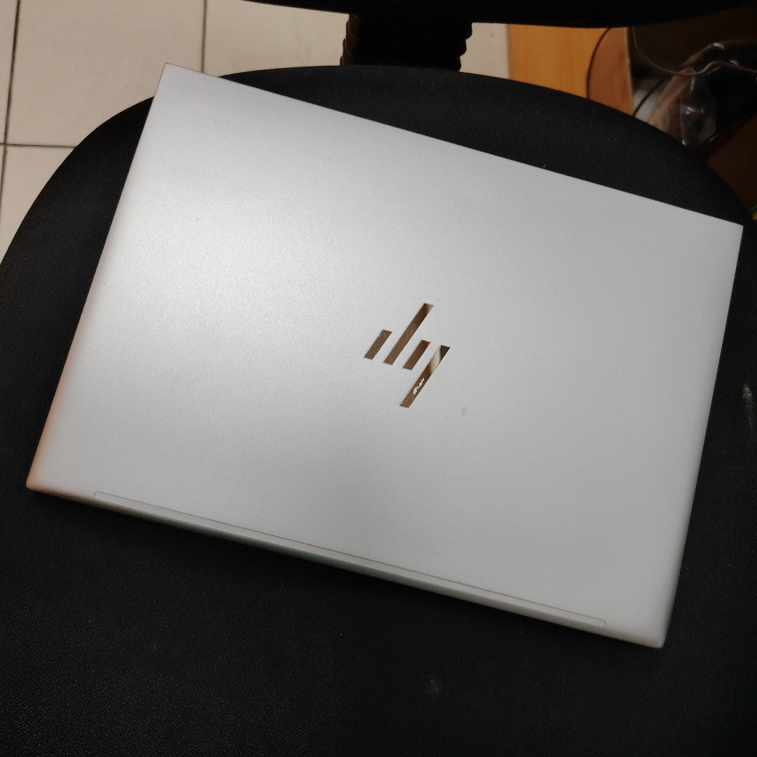 LAPTOP HP ZBOOK FIREFLY 14 G11 (2024) 512 GB SSD 16 GB RAM (SEMINUEVO)