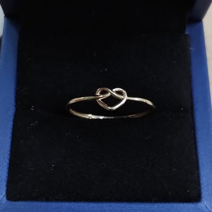 ANILLOS ANILLITO FIG CORAZON 10K TALLA 8 0.8 GR (NUEVO)