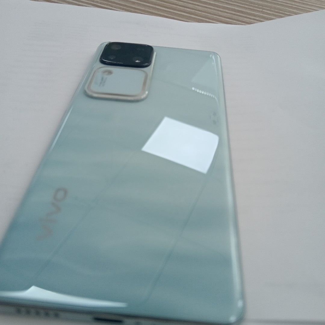 CELULAR VIVO V30 V2318 (2024) 512 GB 12 GB RAM (SEMINUEVO)