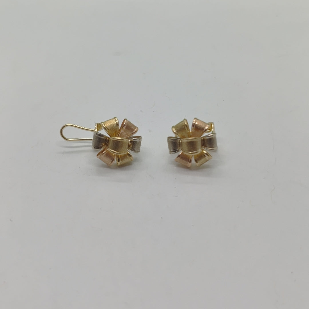 ARETES PAR ORO COMBINADO 14 K 3.5 GRMS (SEMINUEVO)