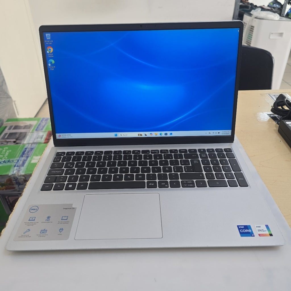 LAPTOP DELL INSPIRON 15 3520 (2024) 512 GB SSD 16 GB RAM (SEMINUEVO)