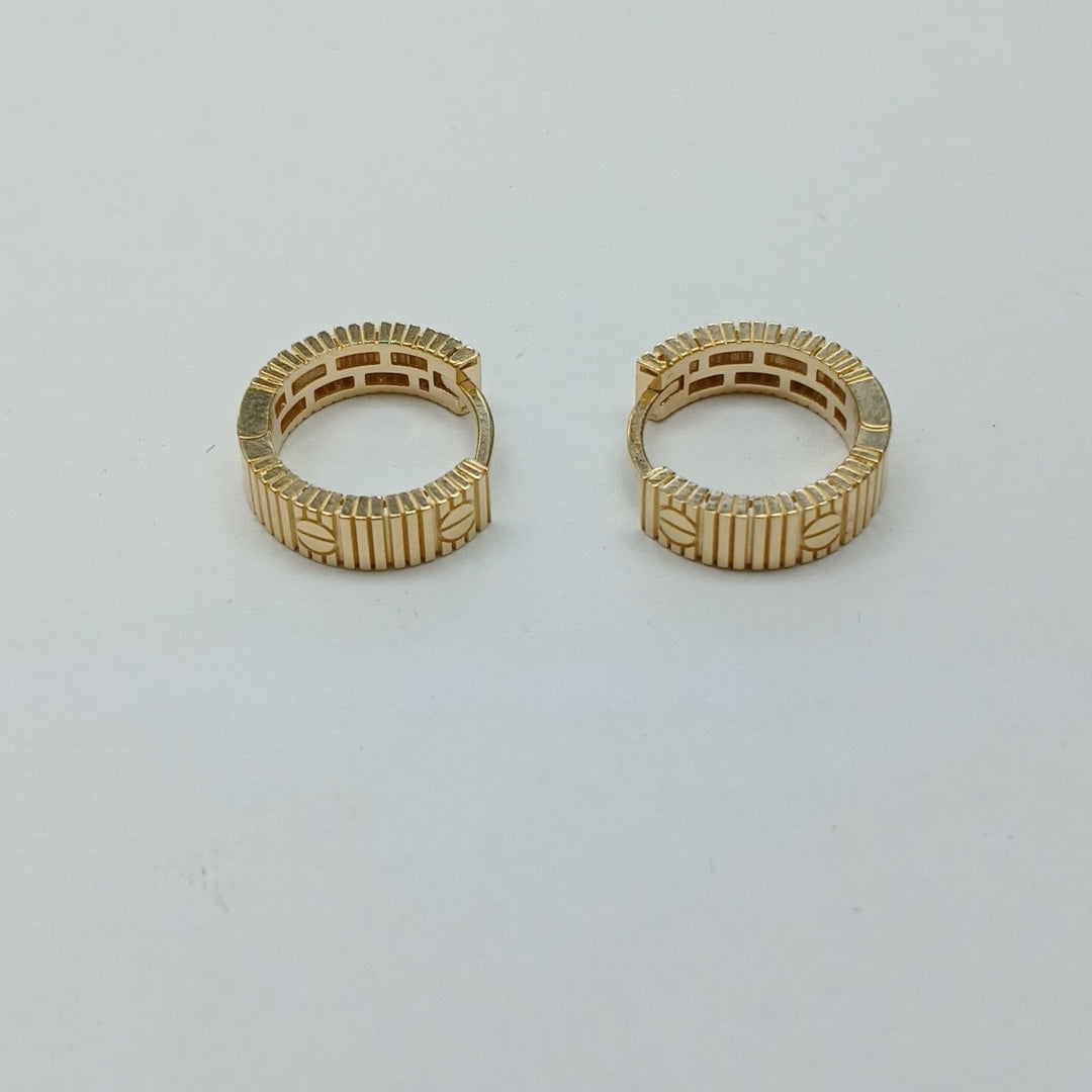 HUGGIES ORO 14K 2.8 (NUEVO)