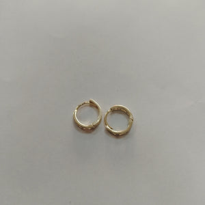 ARETES HUGGIES C CIRCONIA 14K 1.2 GR (NUEVO)