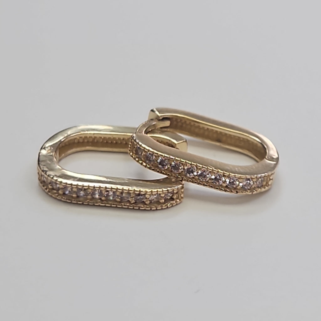 ARETES HUGGIES OVALADA C CIRCONIAS 14K 2.4 GR (NUEVO)