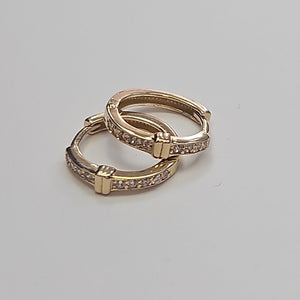 ARETES HUGGIES C CIRCONIA 14K 1.8 GR (NUEVO)