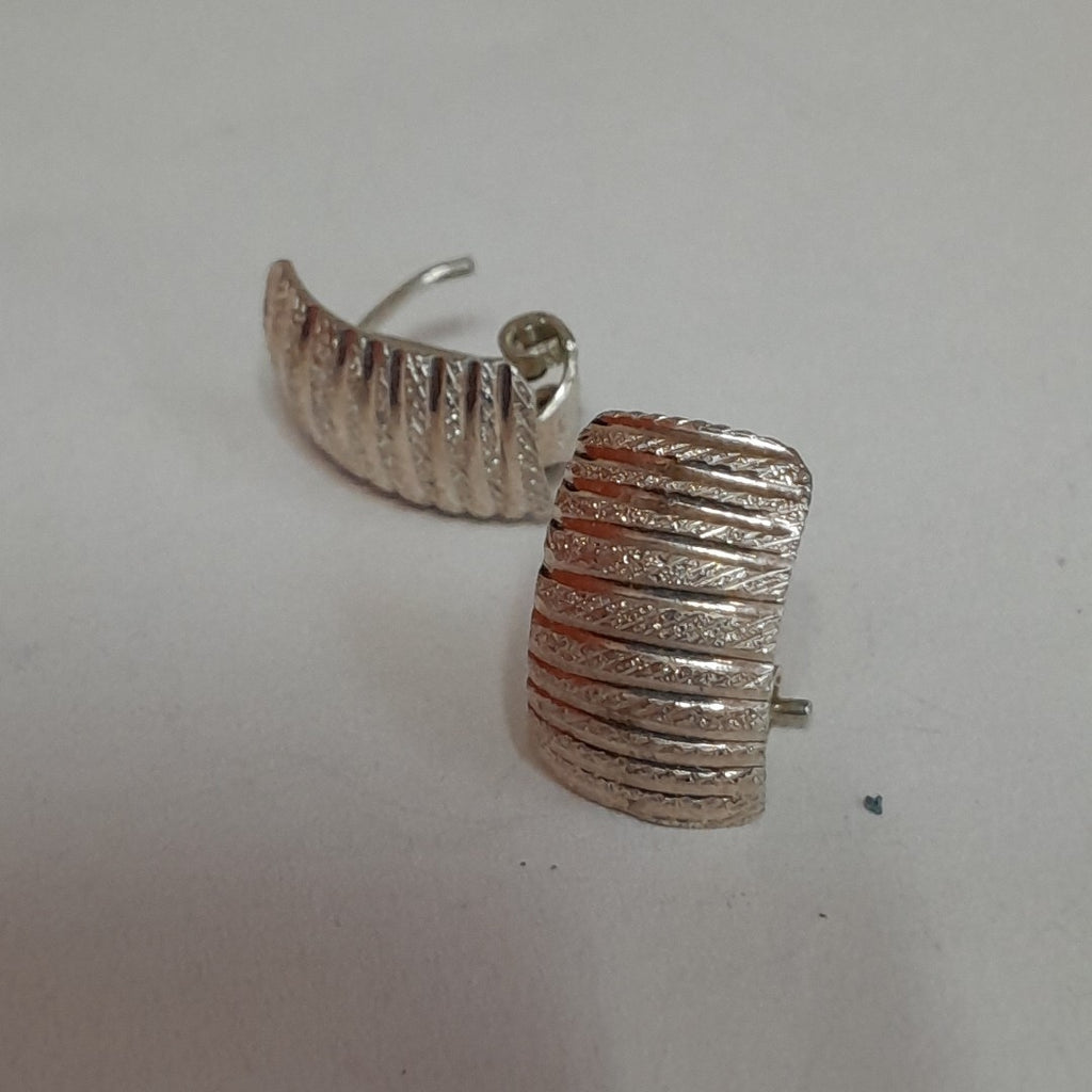 ARETES PAR PLATA 2,60 GRMS (SEMINUEVO)