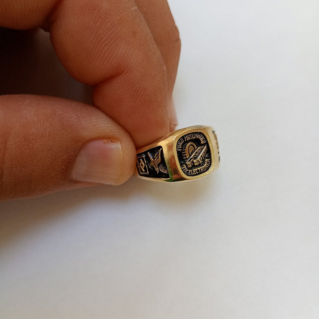 ANILLO DE GRADUACIÓN ORO 8 K 6.8 GRMS (SEMINUEVO)