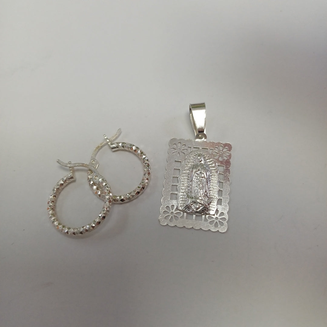 ARRACADAS PAR, DIJE PLATA 3 GRMS (SEMINUEVO)