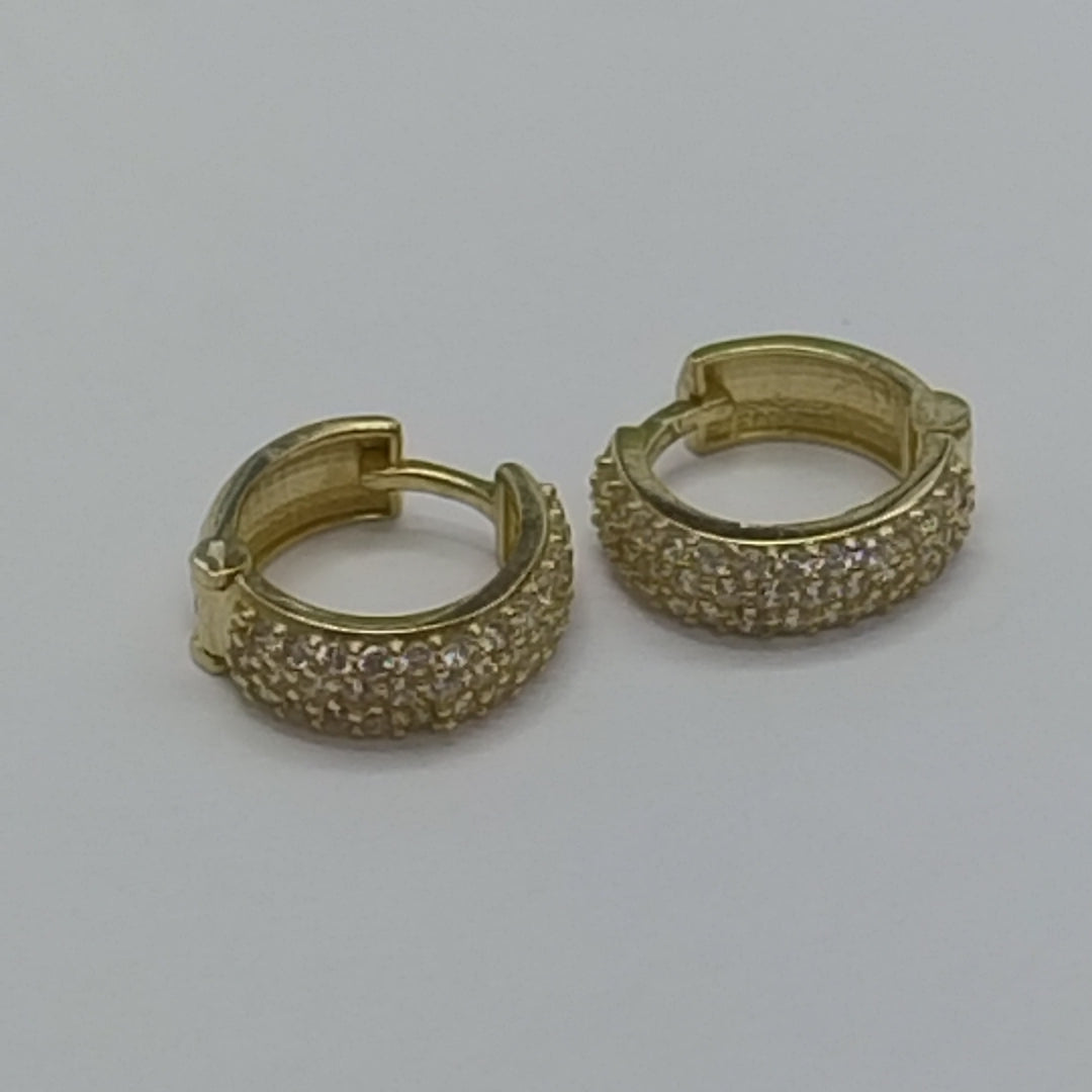 ARETES HUGGIE CON CIRCONIAS 14K 2 GR (NUEVO)