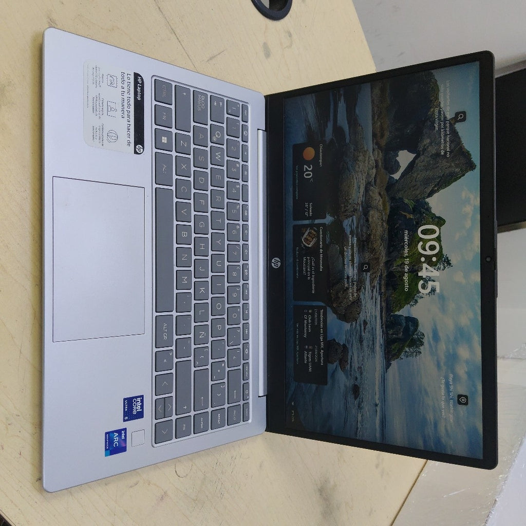 LAPTOP HP 14-EP1000LA (2024) 512 GB SSD 16 GB RAM (SEMINUEVO)
