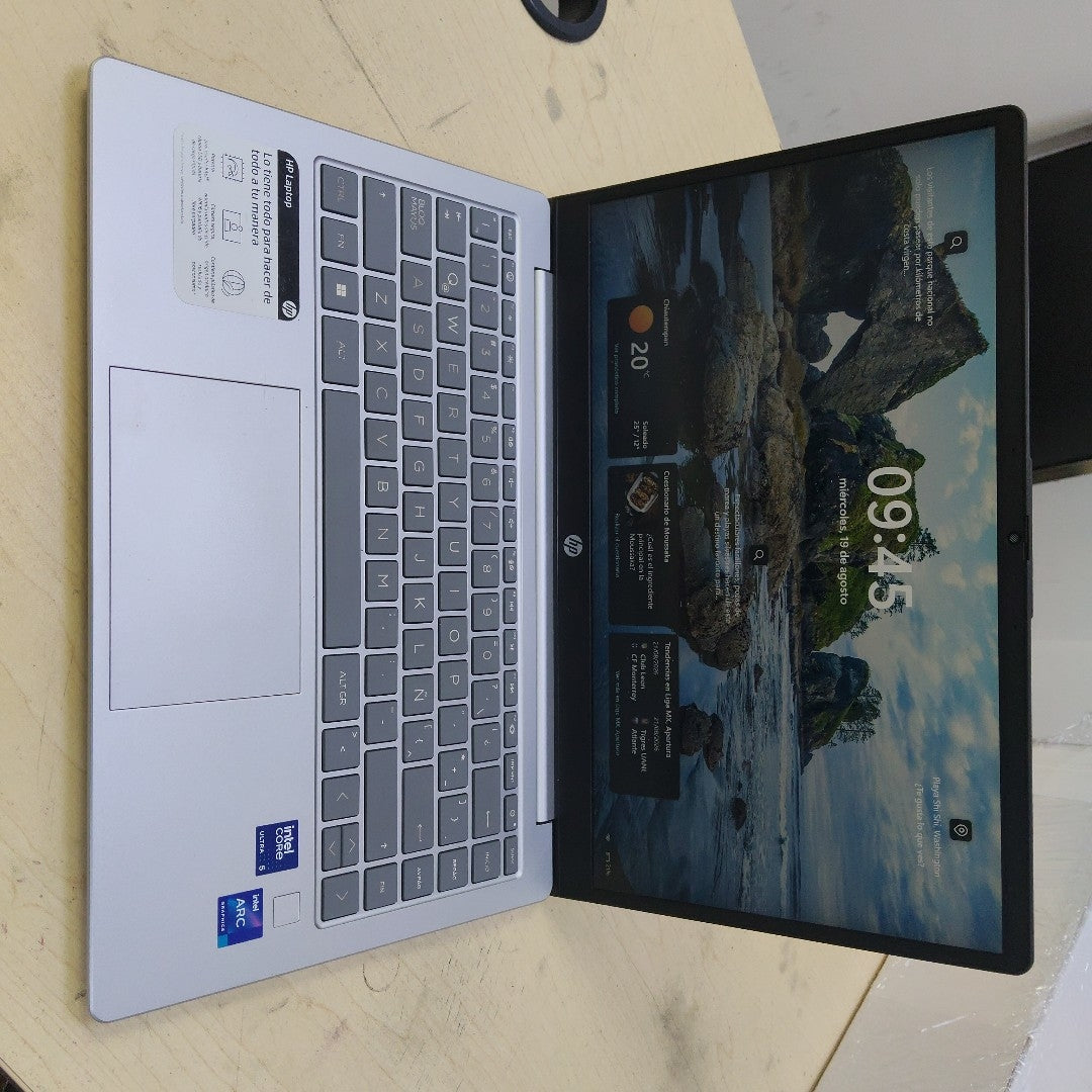 LAPTOP HP 14-EP1000LA (2024) 512 GB SSD 16 GB RAM (SEMINUEVO)