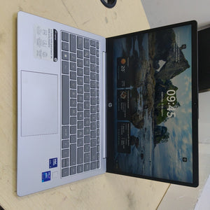 LAPTOP HP 14-EP1000LA (2024) 512 GB SSD 16 GB RAM (SEMINUEVO)