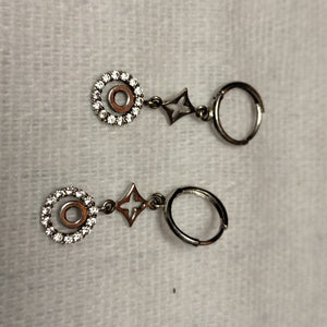 ARRACADAS PAR ORO, ORO BLANCO 14 K 2 GRMS (SEMINUEVO)