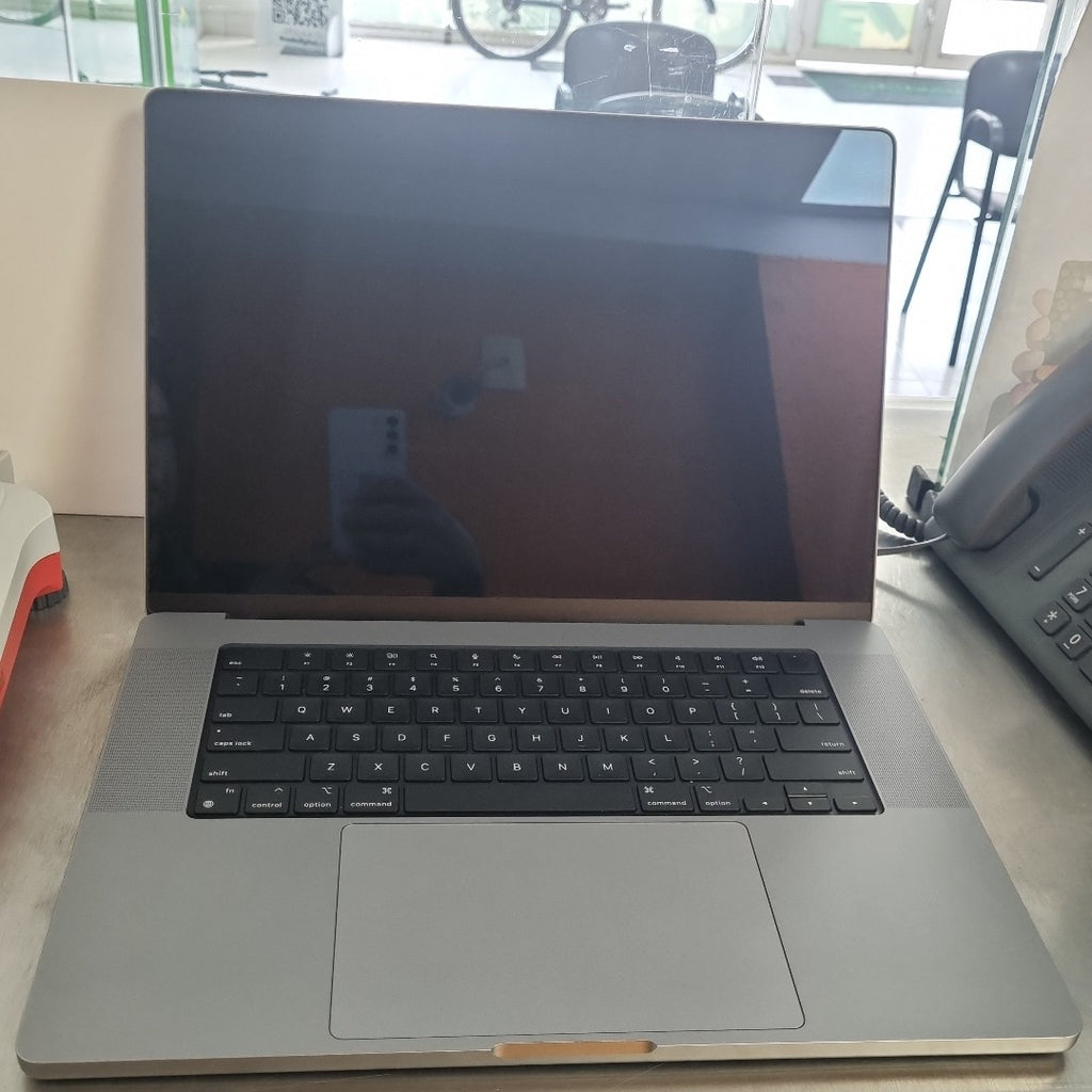 LAPTOP APPLE MACBOOK PRO 16" 2021 3.2 A2485 (10 CPU / 16 GPU) 1 TB SSD 16 GB RAM (SEMINUEVO)
