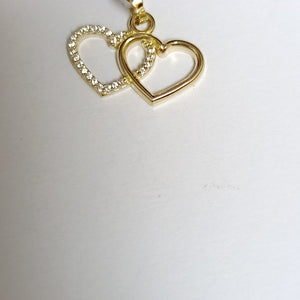 DIJE TEJIDO DOS CORAZONES CON CIRCONIAS 14K 1.4 GR (NUEVO)